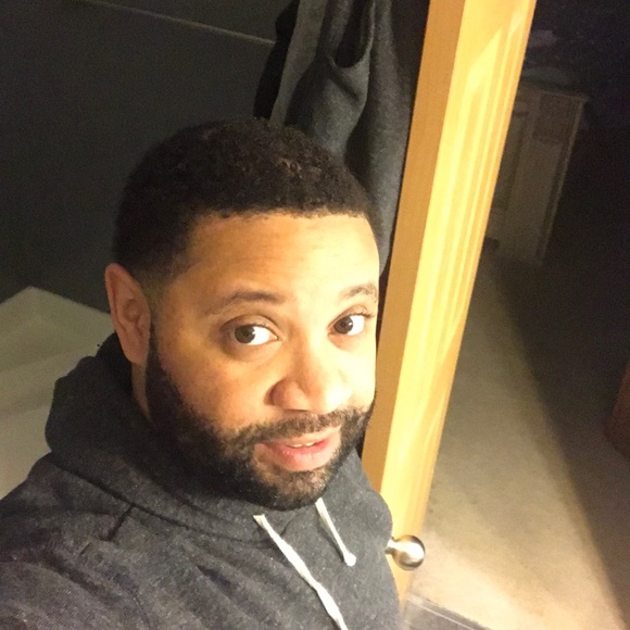 Meet your Posher, Courtney - Picture 1 of 1